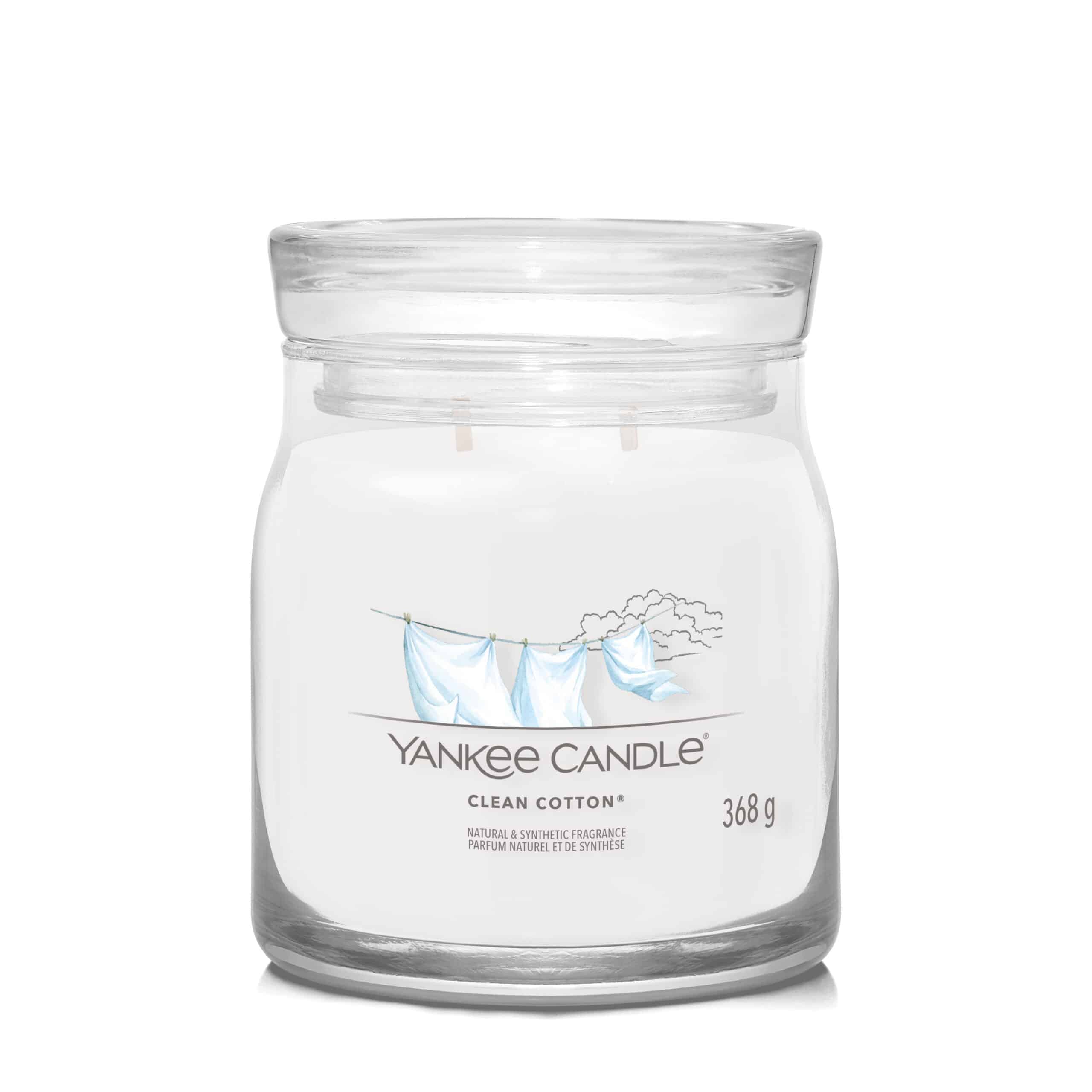 Yankee Candle Clean Cotton Signature geurkaars in middelgrote pot met frisse katoengeur