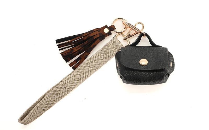 Job sleutelhanger en bag charm in zwart met een handig portemonneetje erbij
