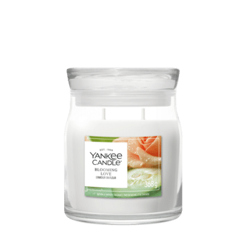 Nieuwe Yankee Candle Blooming Love medium jar geurkaars met een verleidelijke bloemige geur